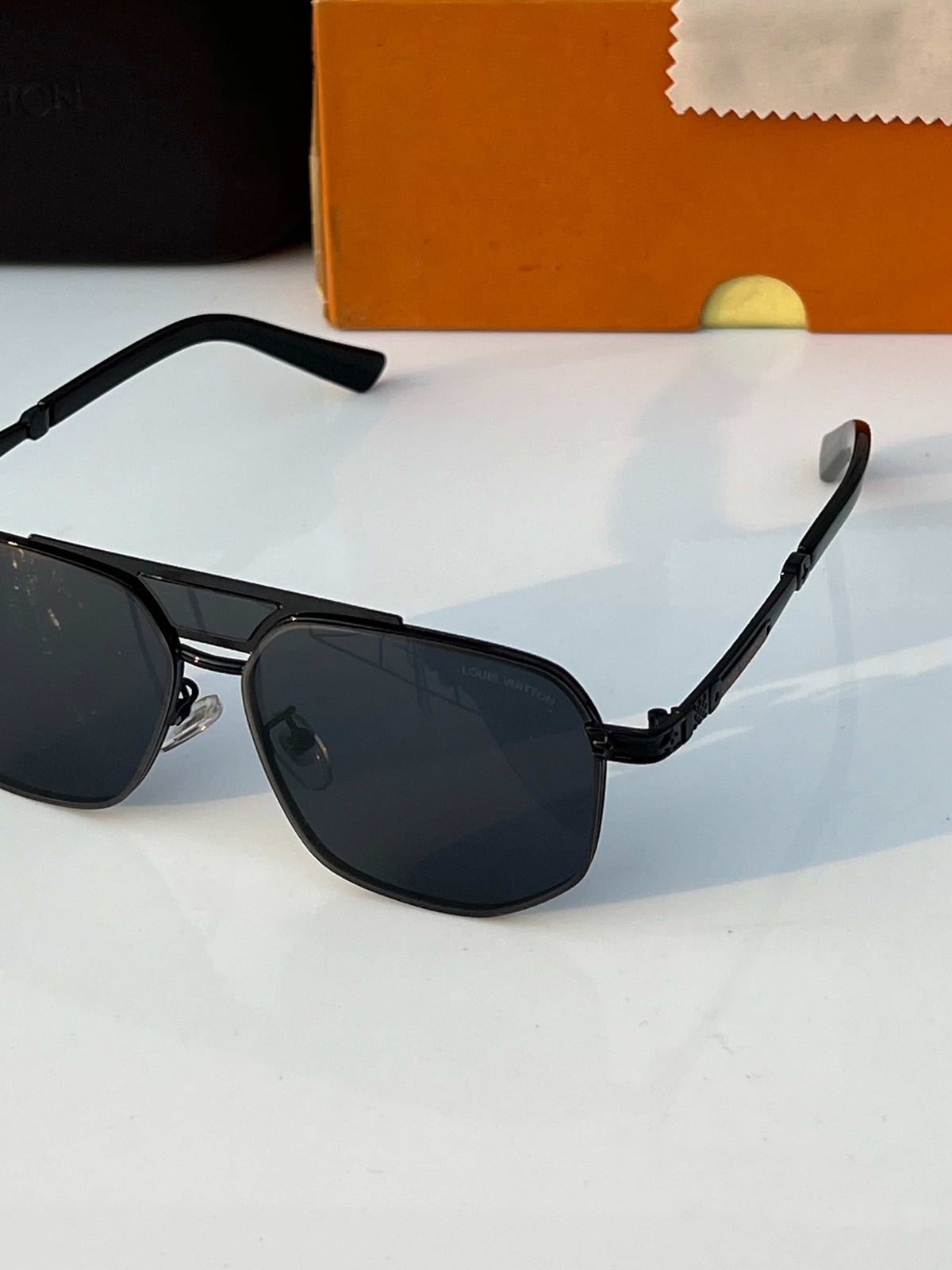 Louis_vuitton_2593_black