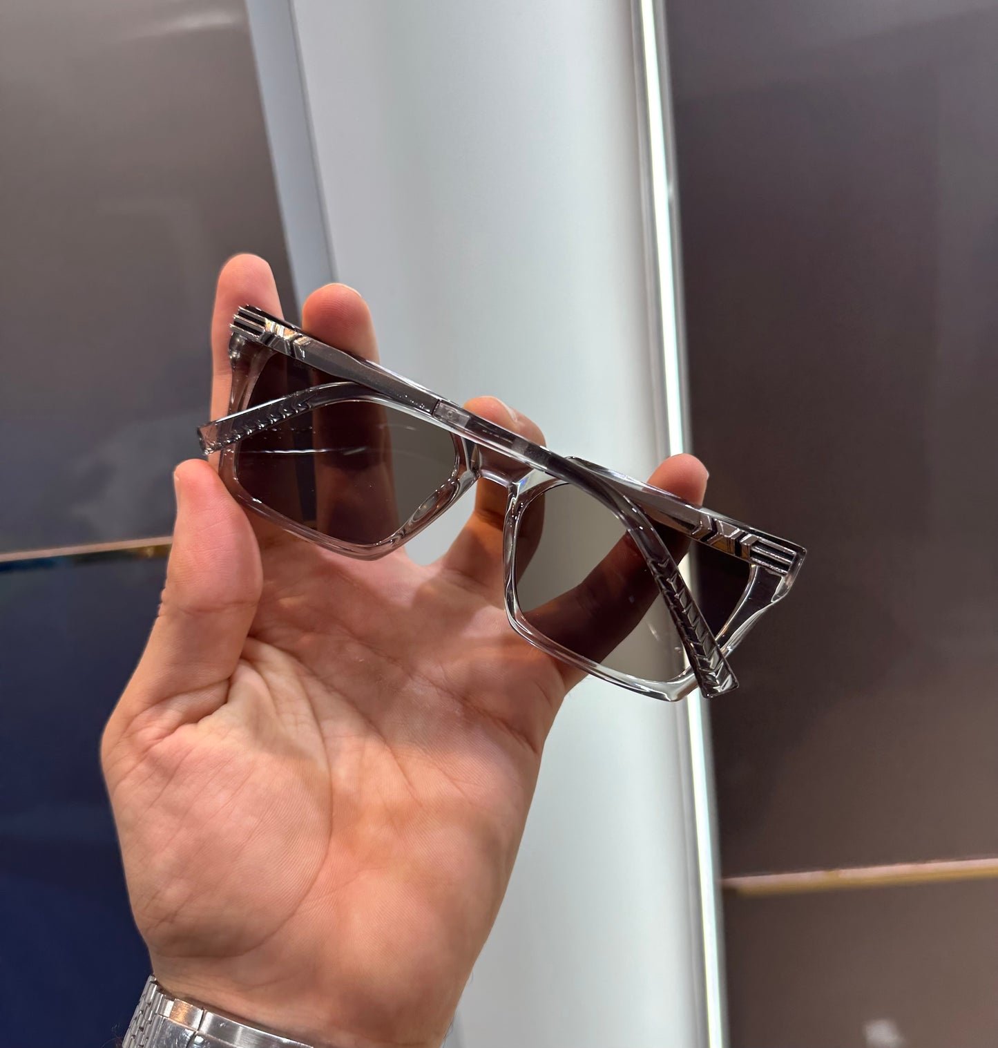 Marc Jacob Brown Limited Edition Luxury Shade With Original Packing