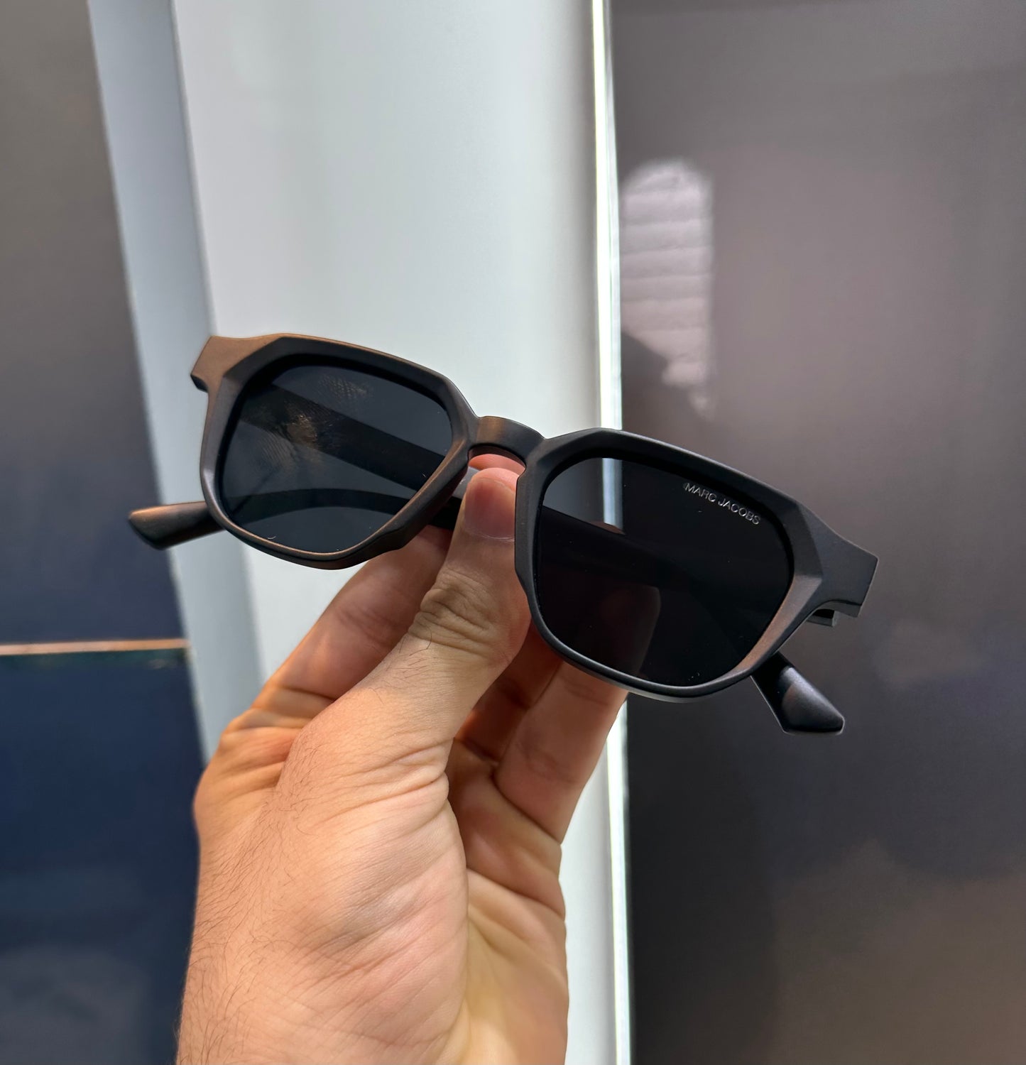 Marc Jacob All Black Luxury Shade With Original Box Packing