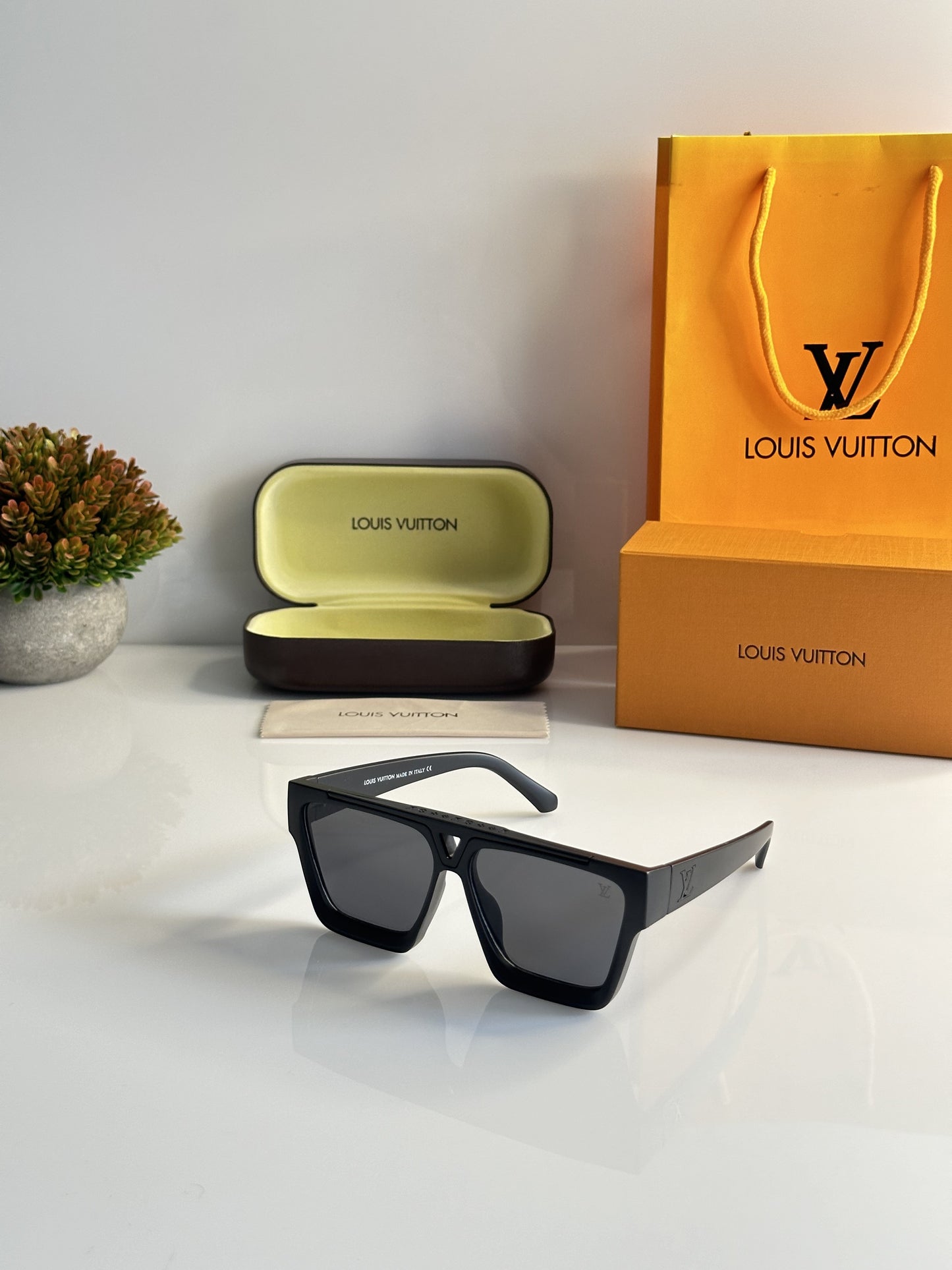 Louis Vuitton All Black Classic Luxury Shade With Original Packing
