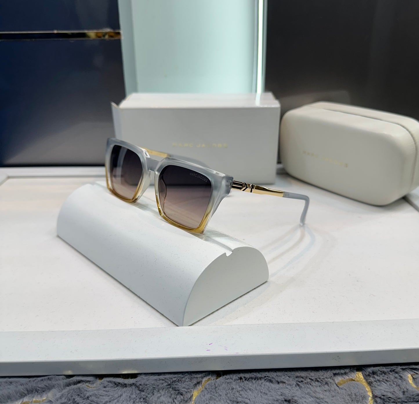 Marc Jacob Dual Limited Edition Luxury Shade With Original Packing