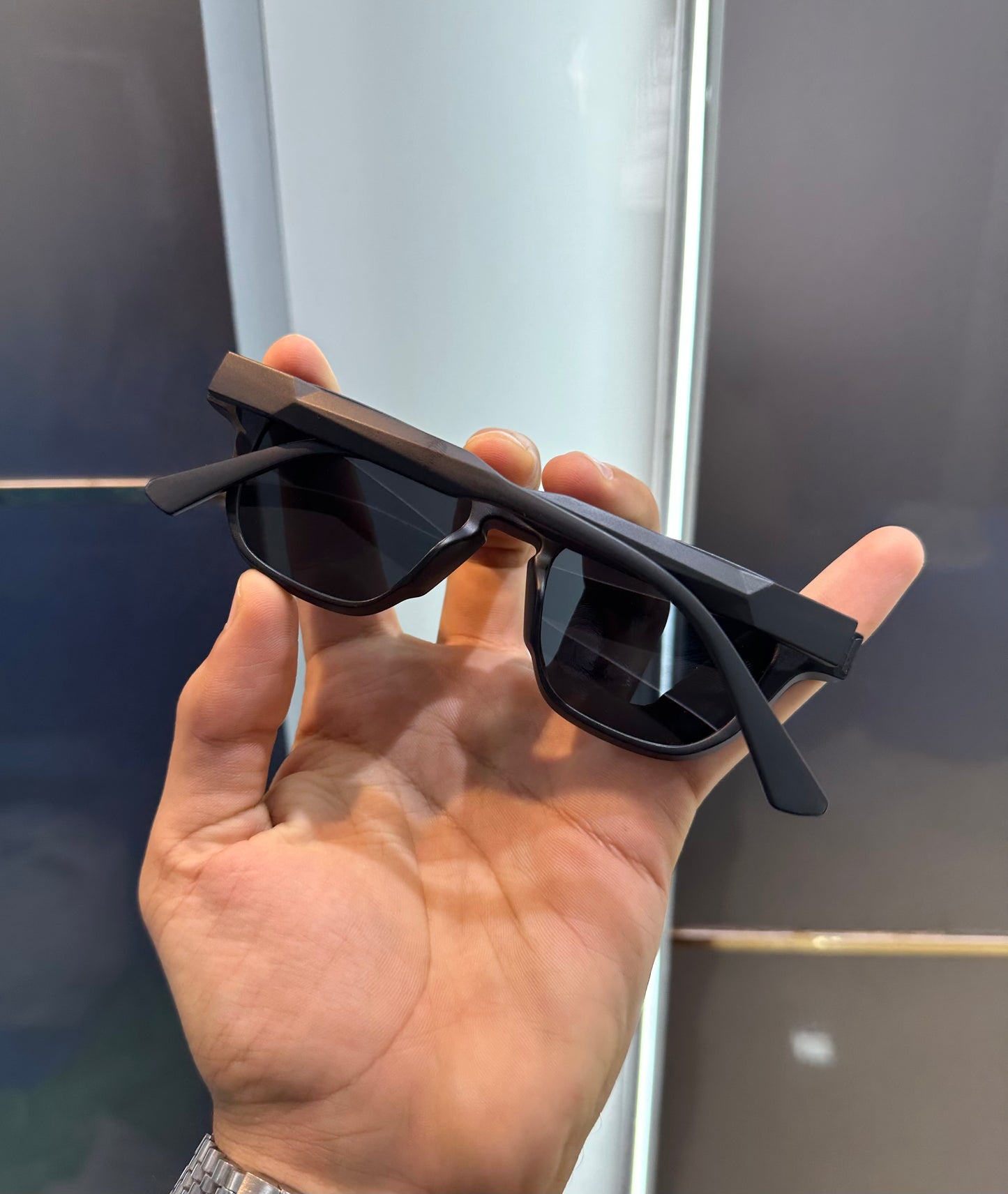 Marc Jacob All Black Luxury Shade With Original Box Packing
