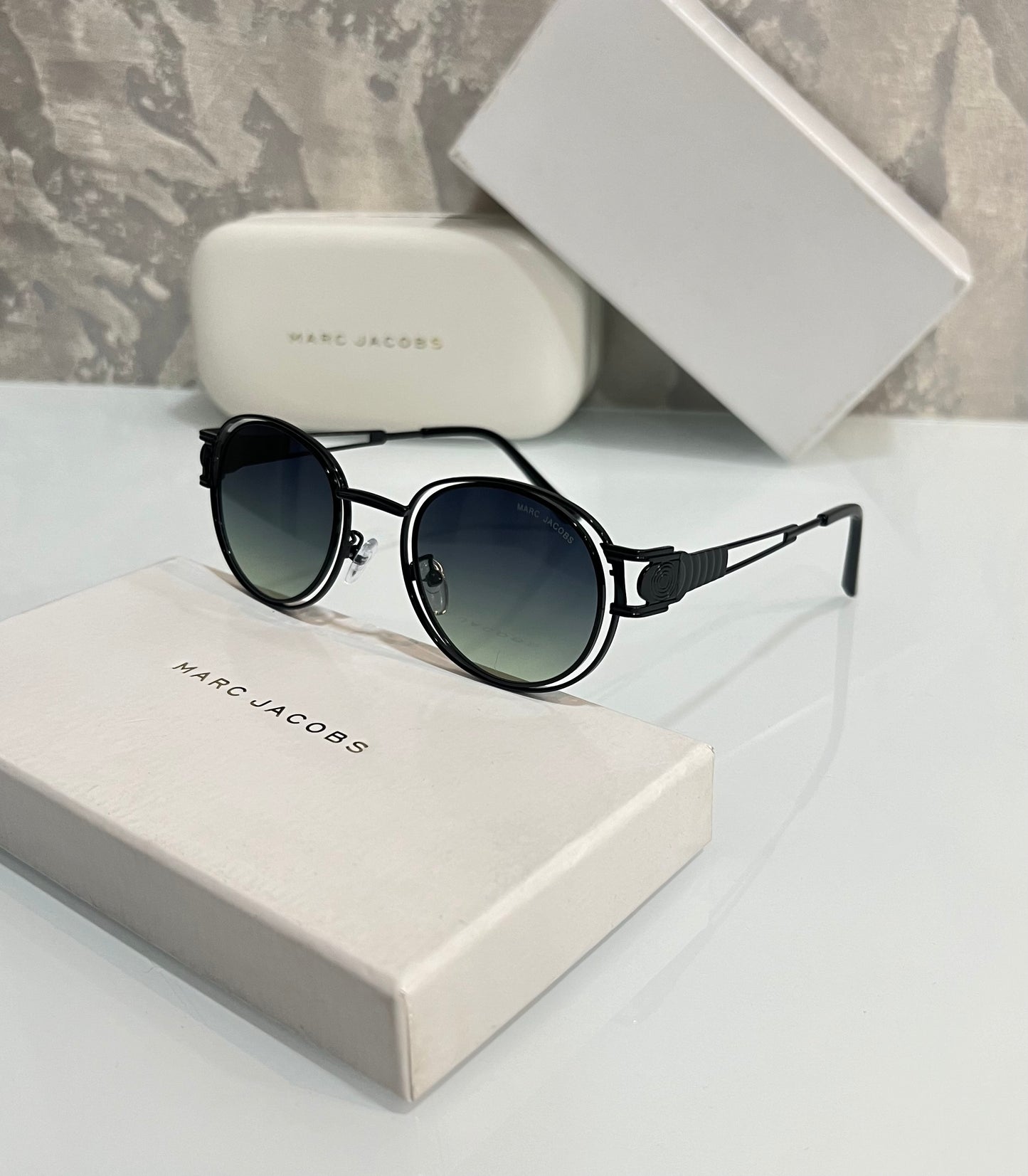 Marc Jacob Black Green Round Unique Luxury Shade With Original Packing