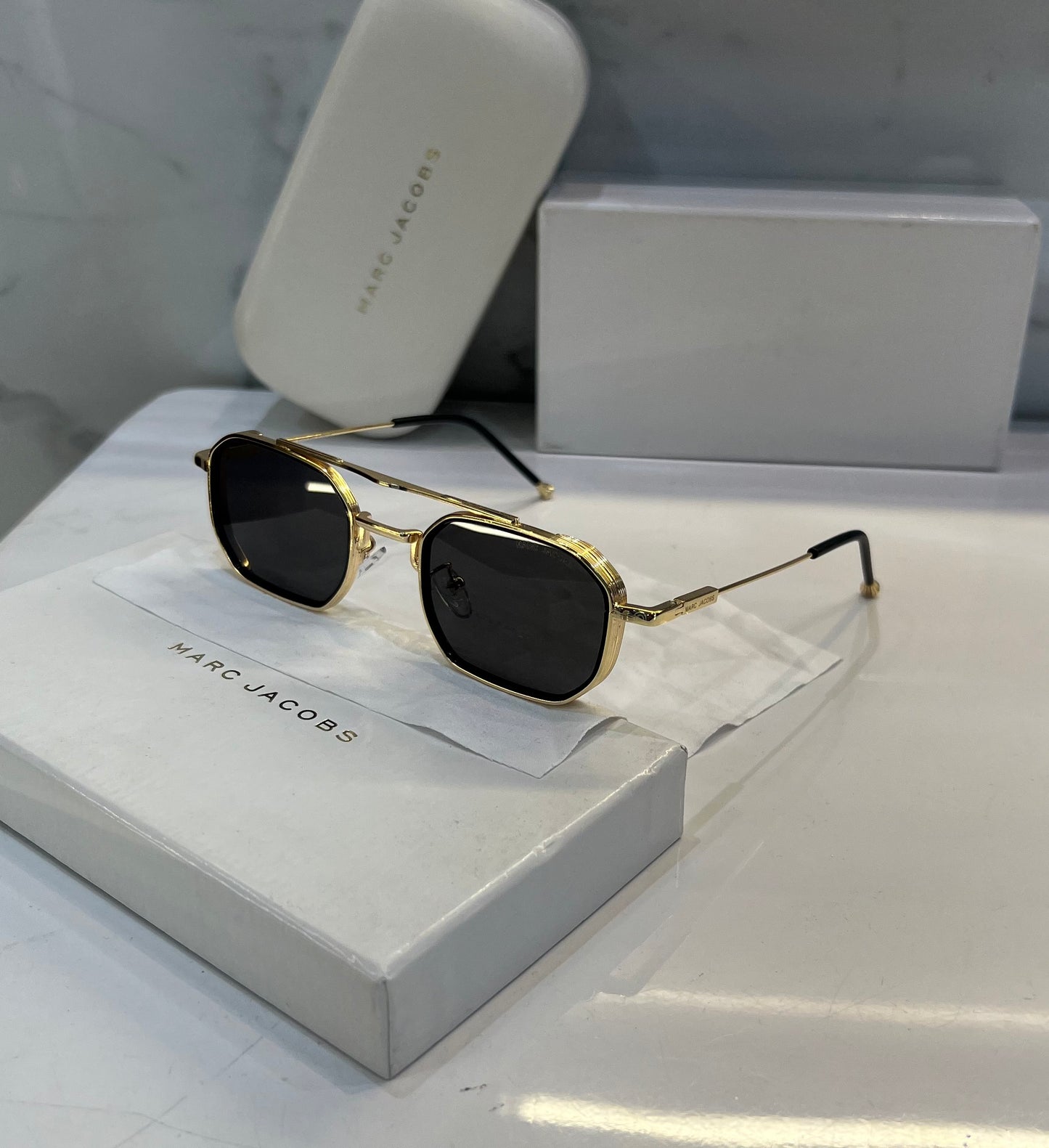 Marc Jacob Metal Black Luxury Shade With Original Packing