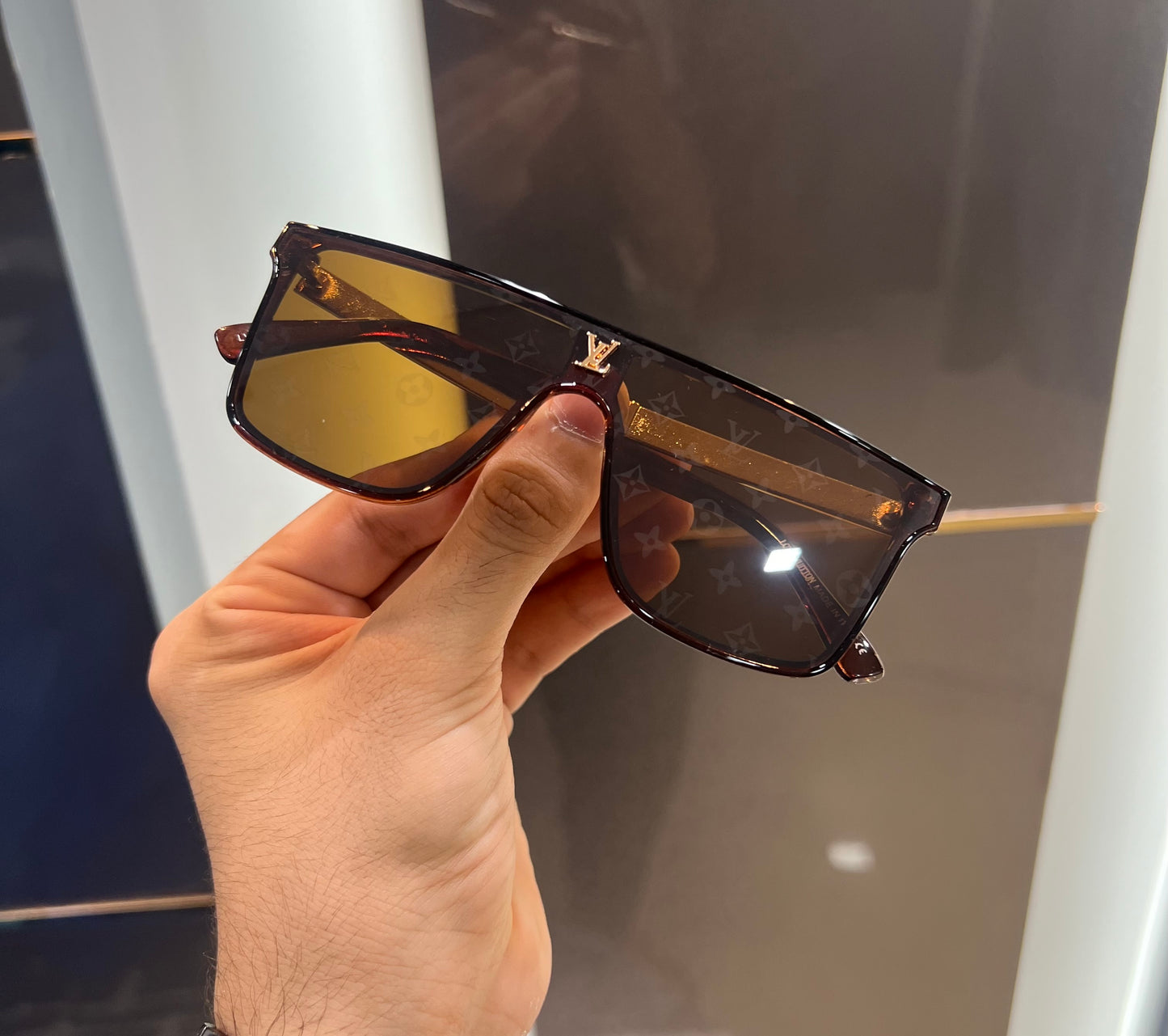 Louis Vuitton Brown Monogram Limited Edition Luxury Shade With Original Packing
