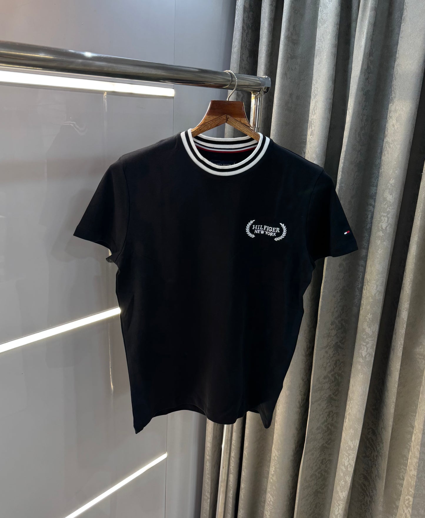 Tommy Hilfiger Black Embroidery Logo Classic T-Shirt
