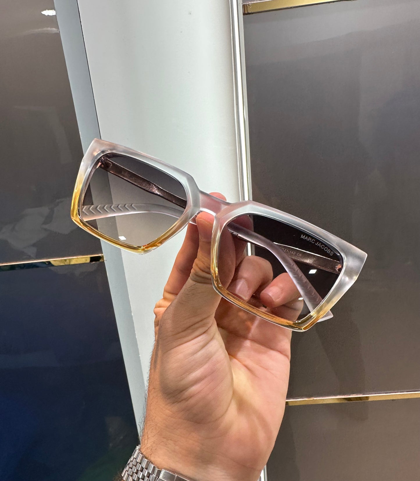 Marc Jacob Dual Limited Edition Luxury Shade With Original Packing