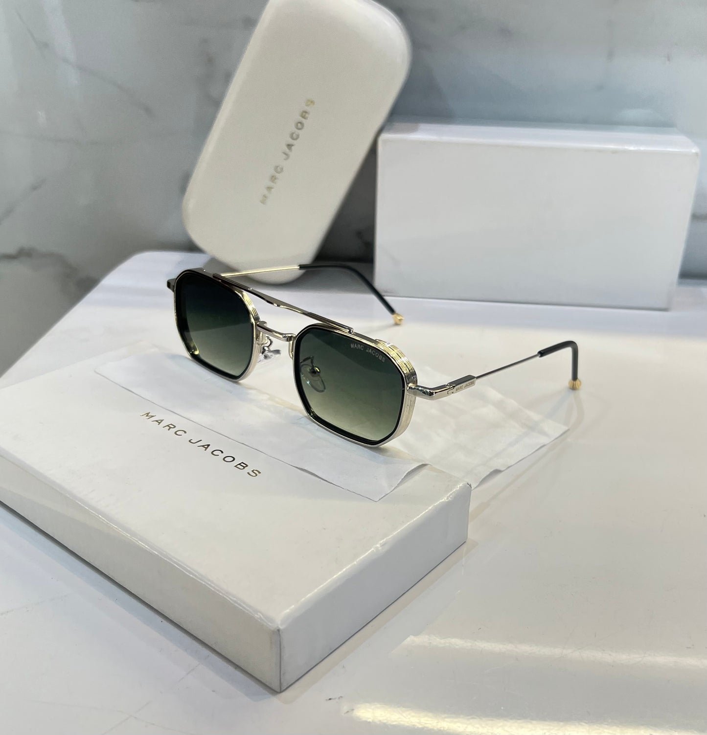 Marc Jacob Metal Green Luxury Shade With Original Packing