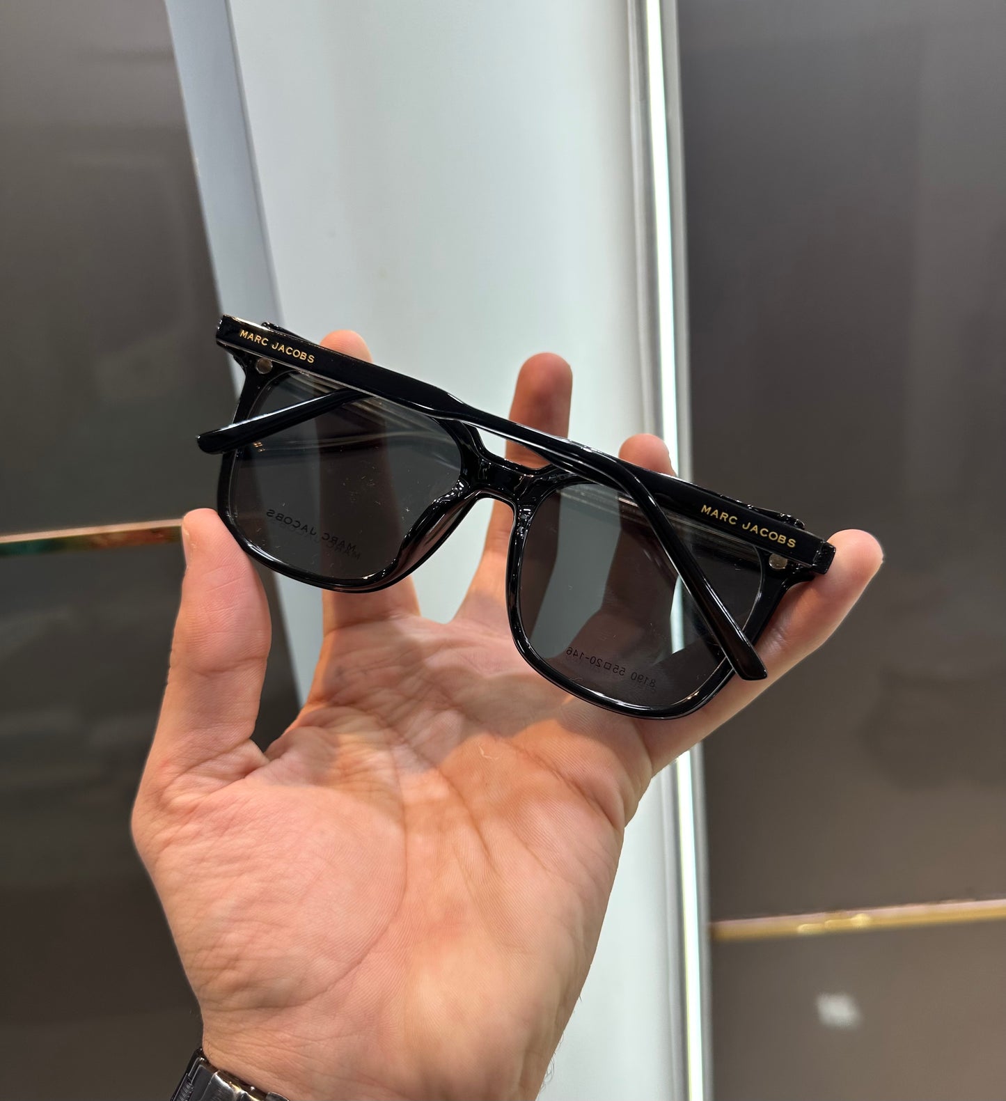 Marc Jacob 2 In 1 Limited Edition Luxury Shade With Original Packing