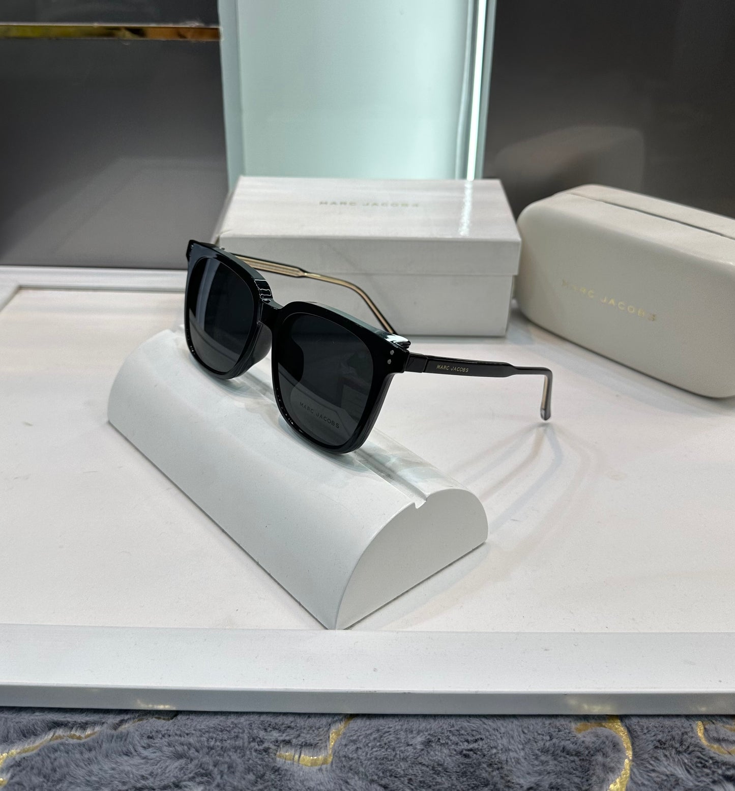 Marc Jacob 2 In 1 Limited Edition Luxury Shade With Original Packing