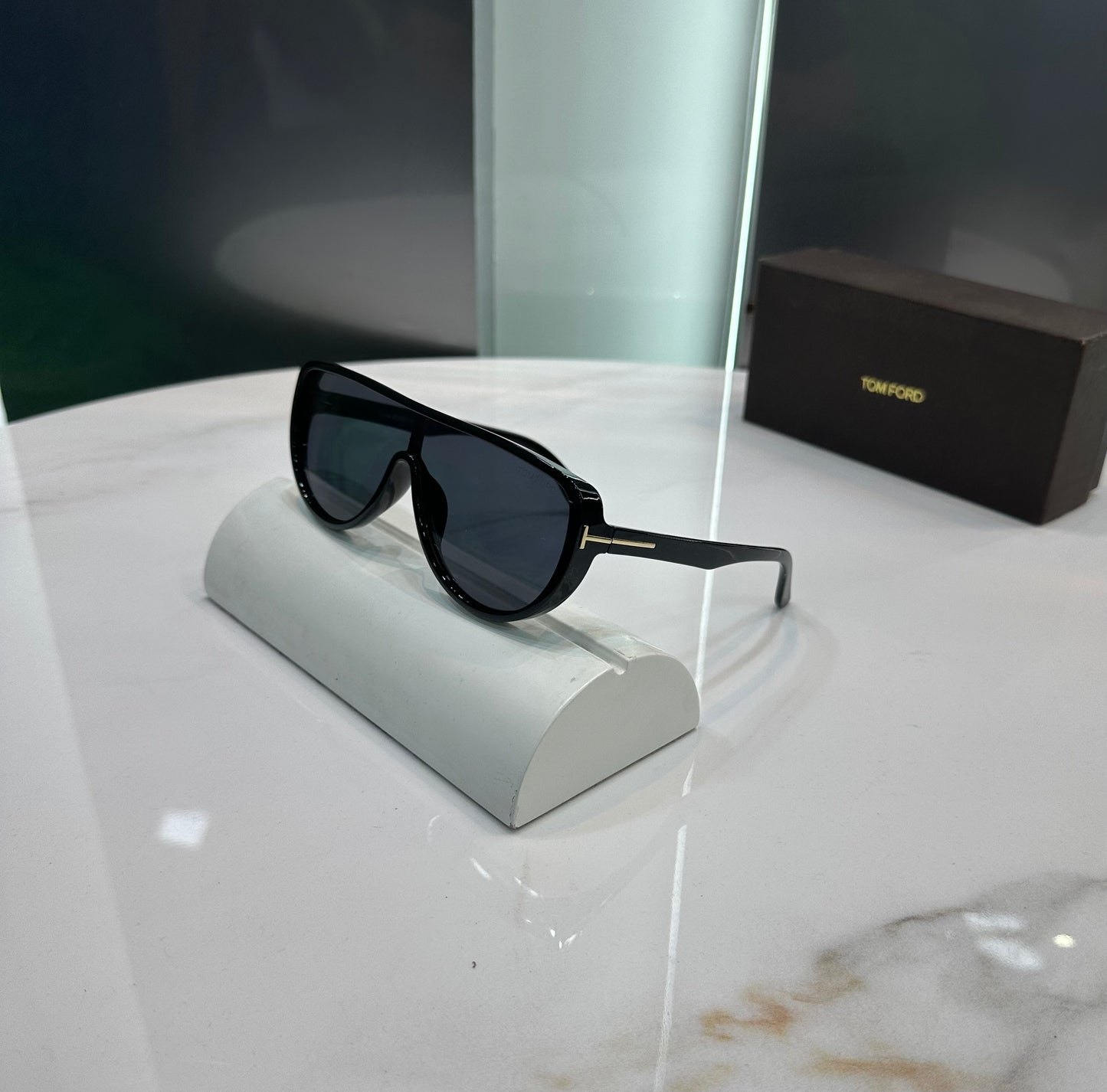 Tomford Black Luxury Shade With Original Box Packing