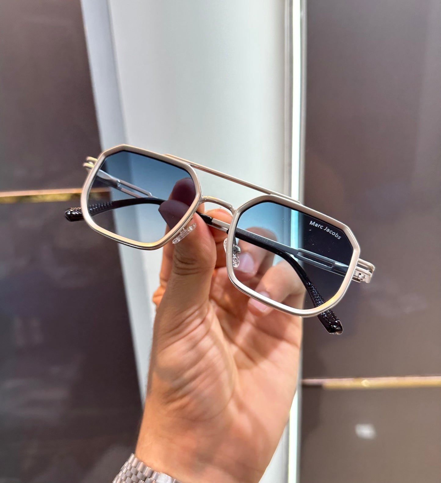 Marc Jacob Silver Sky Luxury Shade With Original Packing