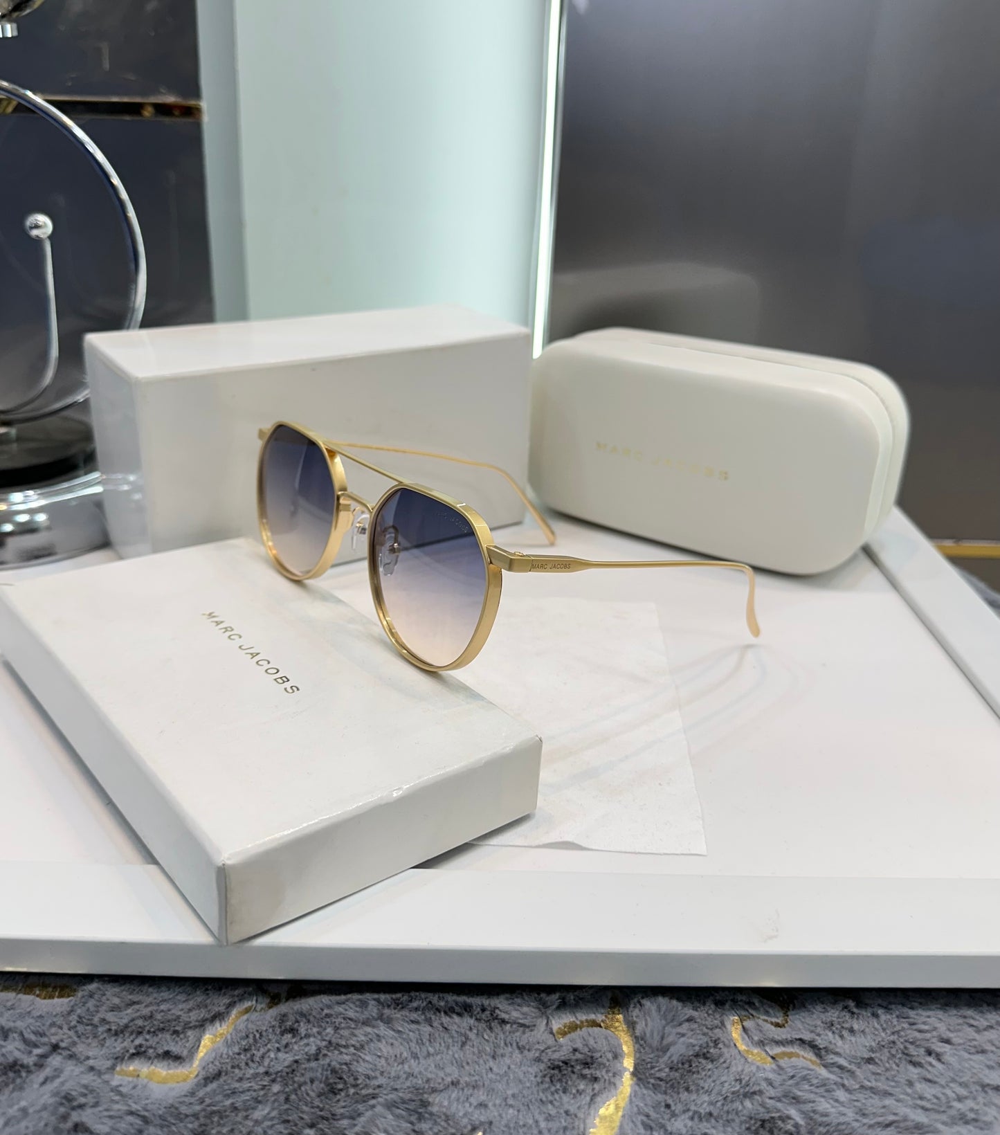 Marc Jacob Gold Dual Luxury Shade With Original Packing